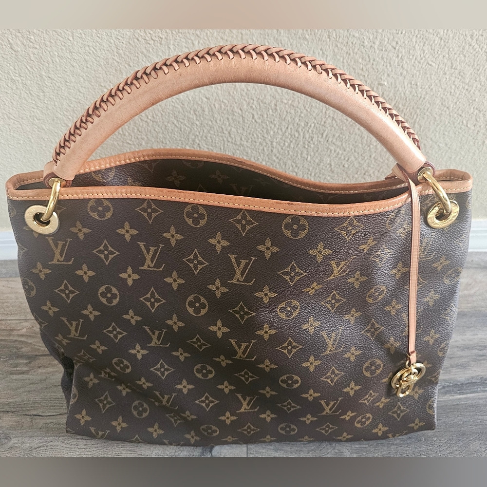 AUTHENTIC ARTSY Louis Vuitton MM